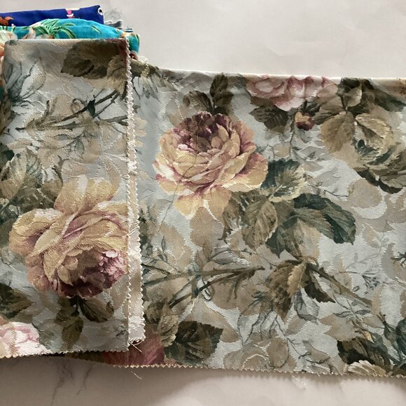 A Bundle Of Cushion / Upholstery Fabrics Materials - Picture 6 of 7